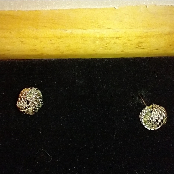 Vintage stud earrings - Picture 2 of 8
